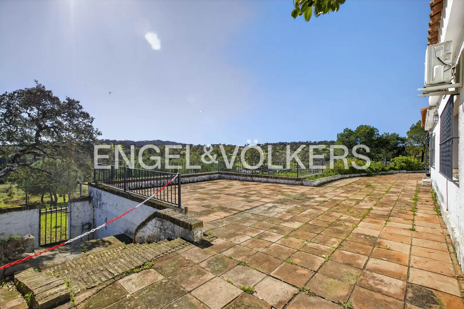 Terraza de Finca rústica en venta en El Castillo de las Guardas con Aire acondicionado, Calefacción y Jardín privado