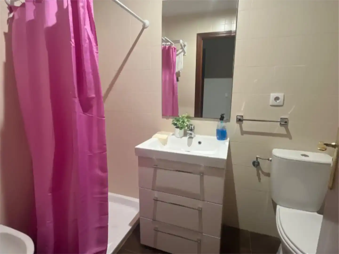 Badezimmer von Wohnung zur Miete in Cáceres Capital mit Klimaanlage
