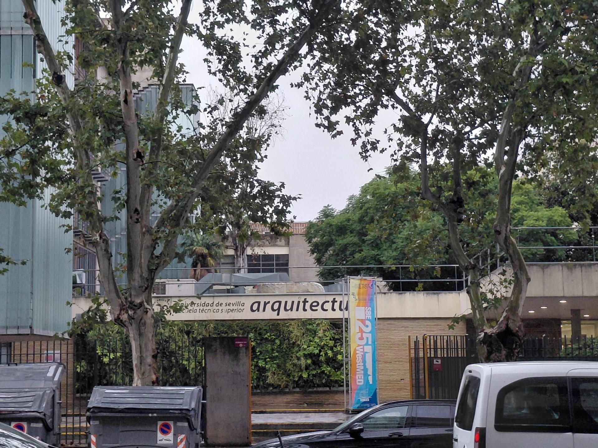 Exterior view of Flat for sale in  Sevilla Capital  with Air Conditioner