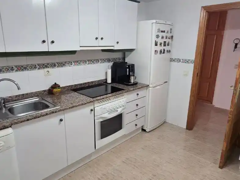 Küche von Wohnung zum Verkauf in Gandia mit Klimaanlage, Terrasse und Schwimmbad