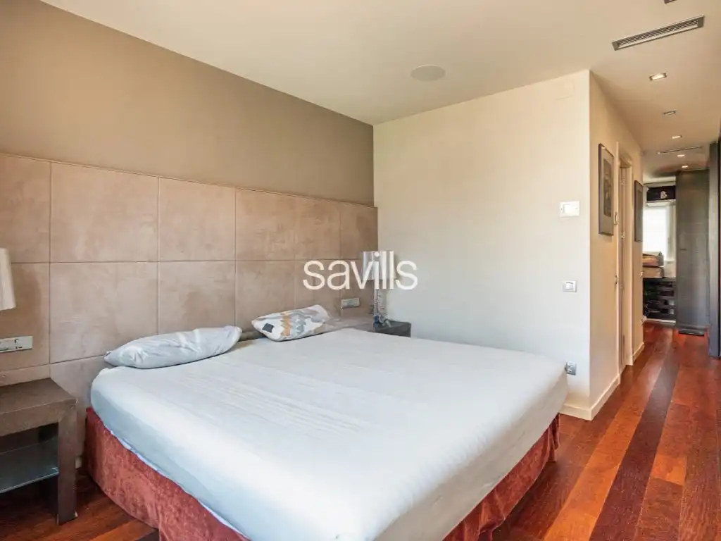 Dormitori de Apartament en venda en Barcelona amb Aire condicionat i Terrassa