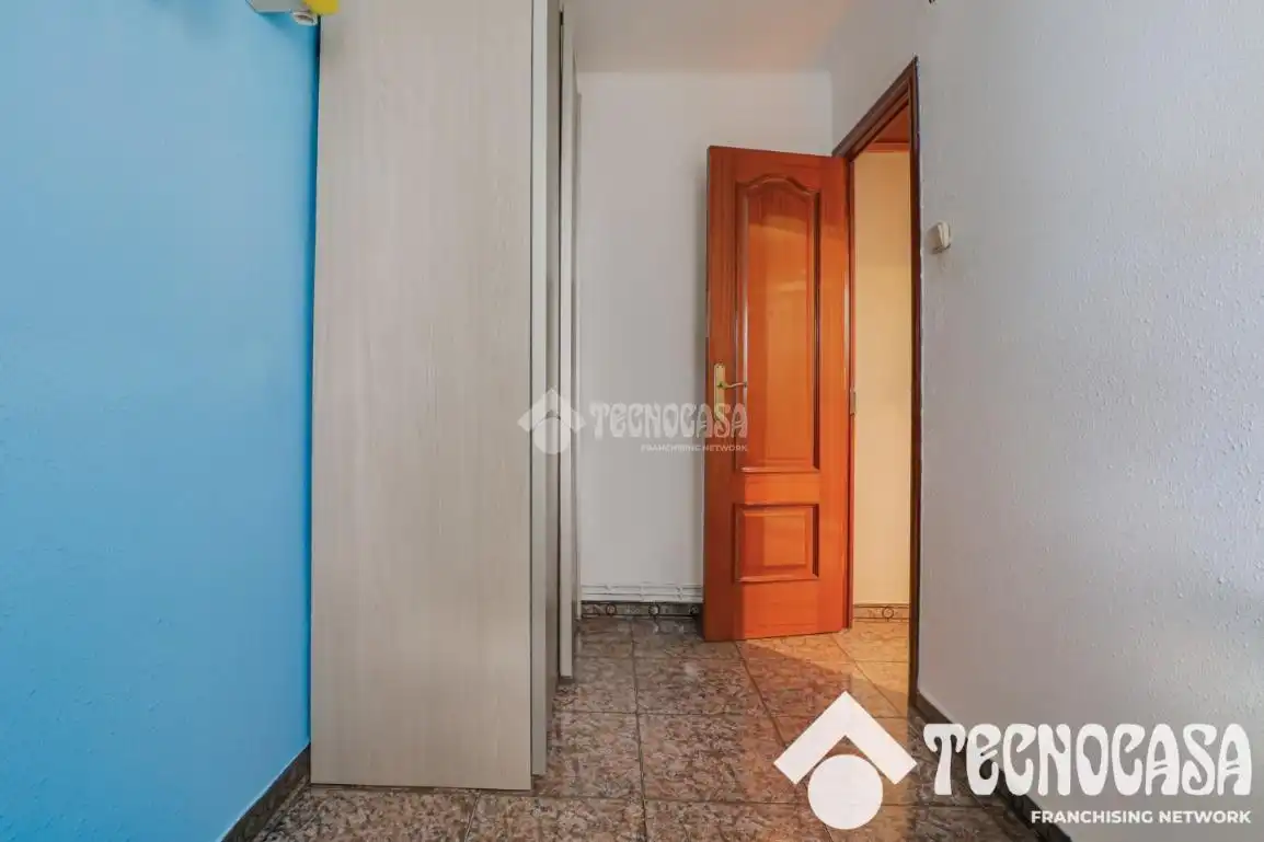 Bedroom of Flat for sale in Santa Coloma de Gramenet  with Air Conditioner, Heating and Balcony