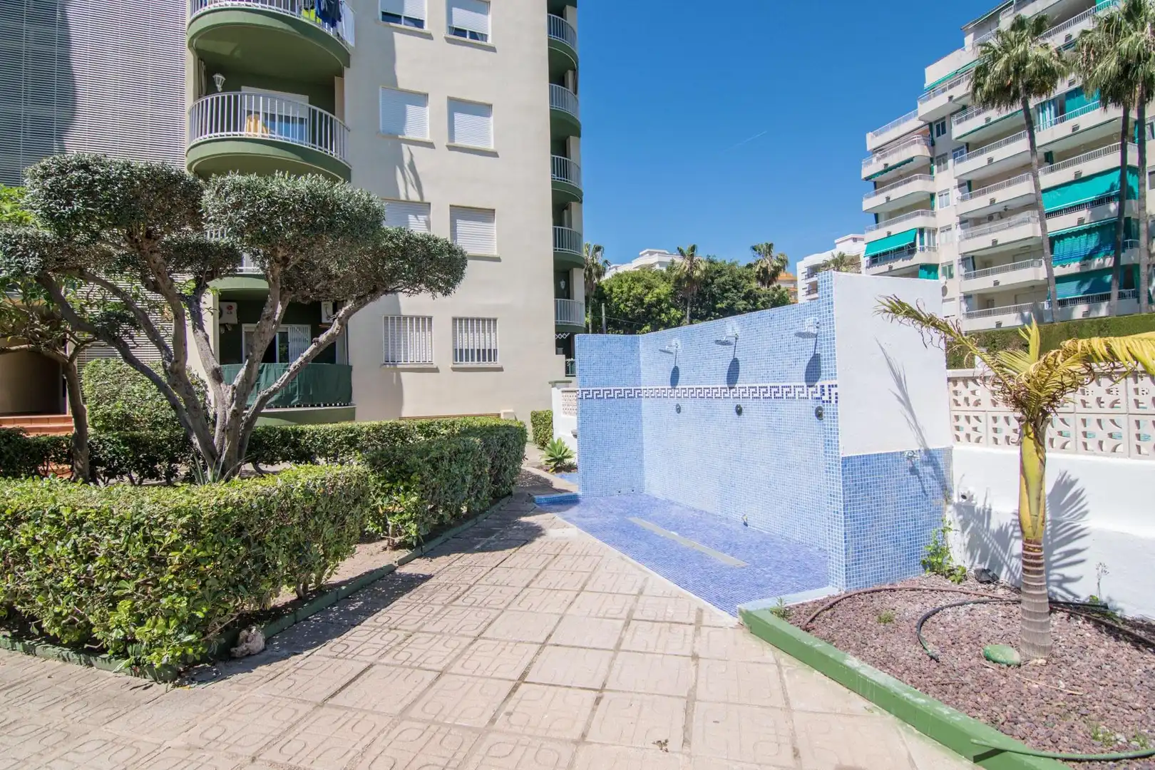 Schwimmbecken von Wohnungen zum Verkauf in Gandia mit Klimaanlage, Privatgarten und Terrasse