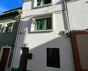 Vista exterior de Casa adosada en venda en Castropol