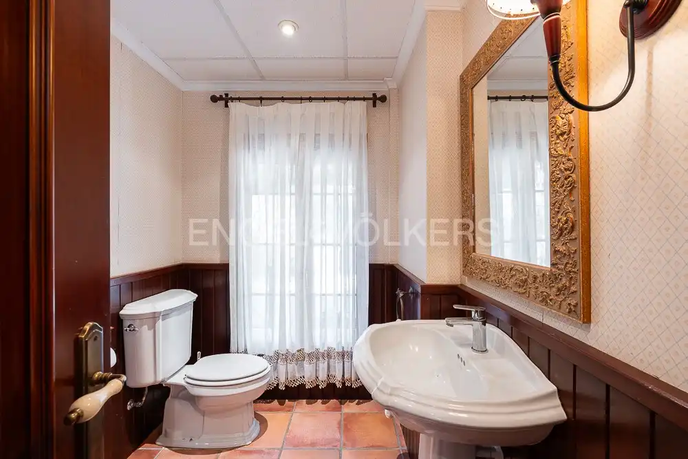 Bany de Casa o xalet en venda en Sagunto / Sagunt amb Calefacció, Jardí privat i Parquet