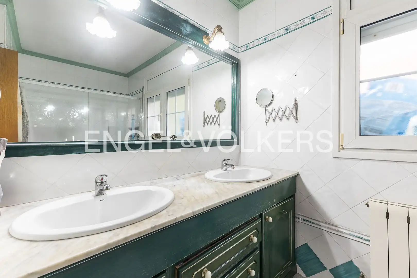 Bathroom of Houses for sale in Vallirana, Barcelona