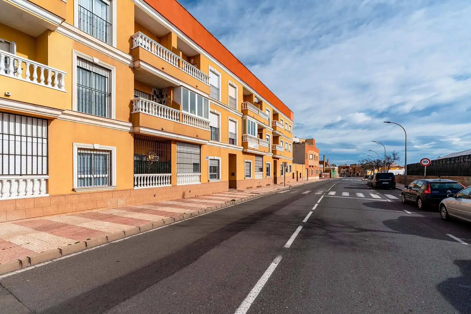 Vista exterior de Piso en venta en Roquetas de Mar con Aire acondicionado, Terraza y Balcón