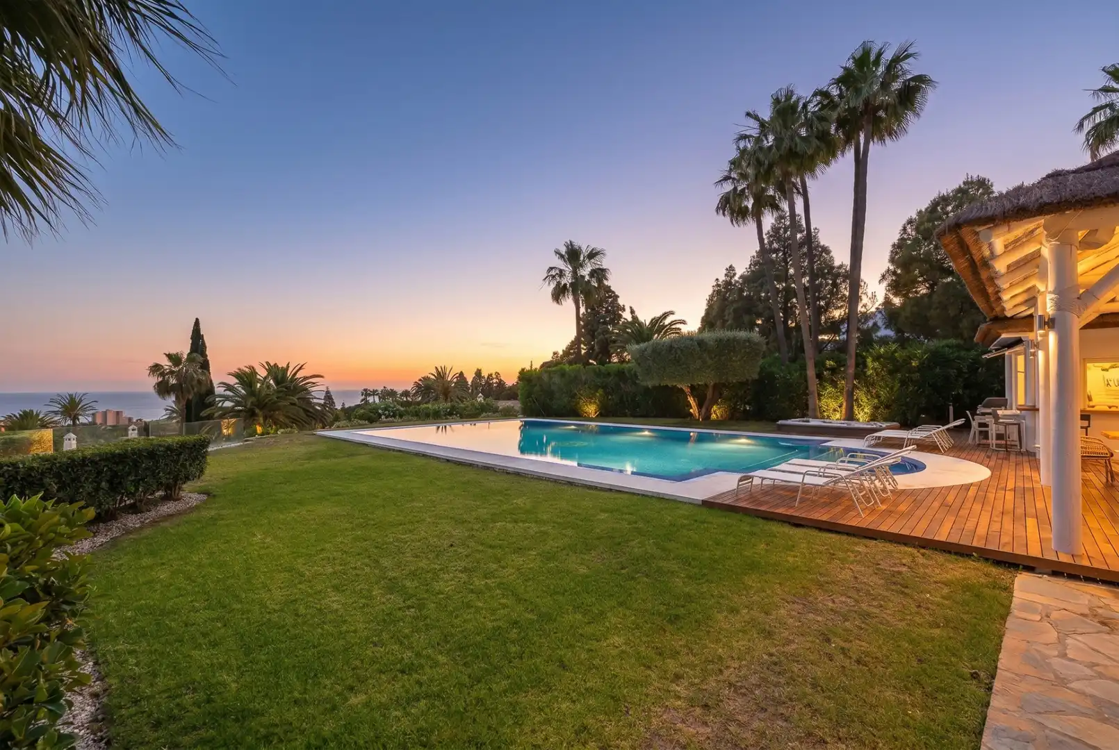 Schwimmbecken von Haus oder Chalet zum Verkauf in Marbella mit Klimaanlage, Privatgarten und Terrasse