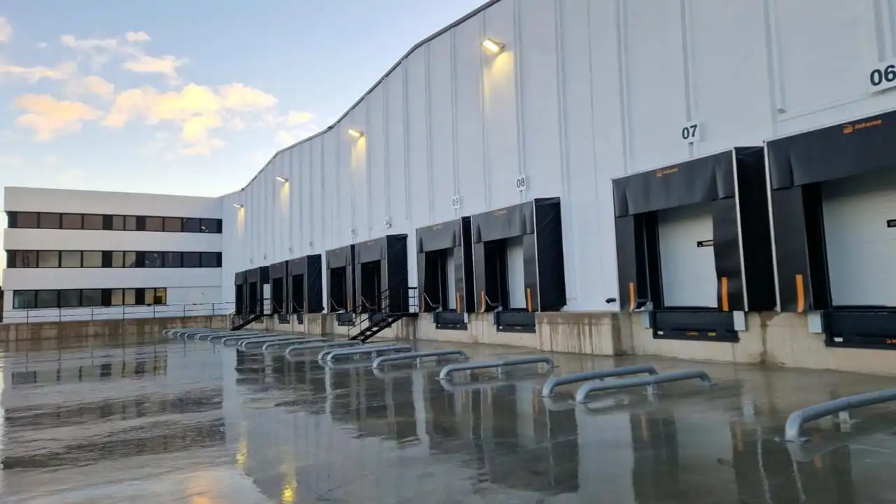Industrial building to rent in N/A