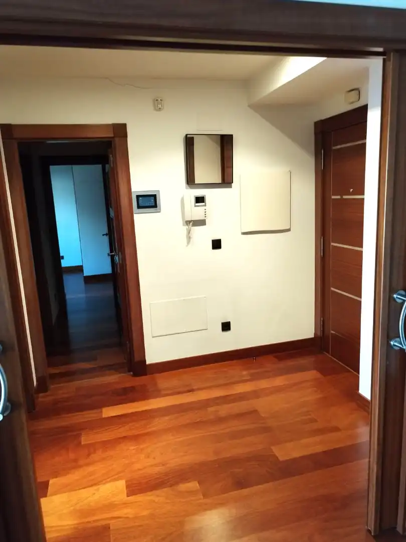 Flat for rent in Vigo   with Parquet flooring
