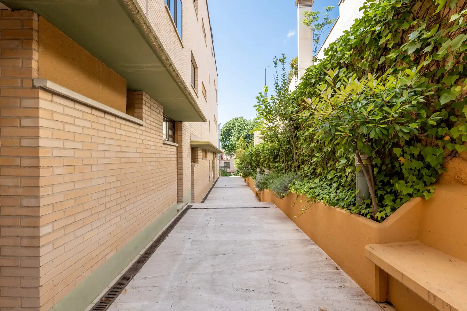 Exterior view of Duplexes for sale in Zaragoza  with Air Conditioner, Heating and Private garden