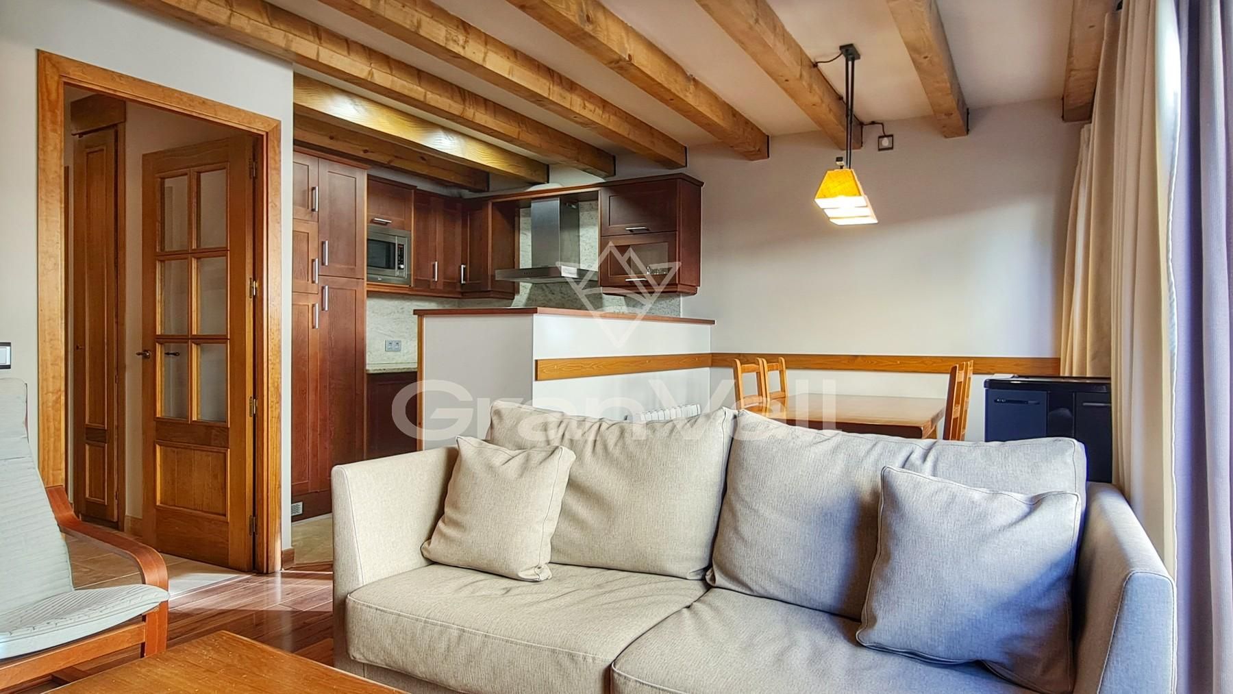 Sala d'estar de Apartament en venda en Alp amb Calefacció, Traster i Moblat