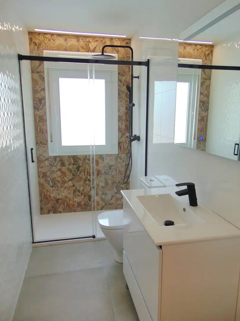 Baño de Casa adosada en venta en San Pedro del Pinatar con Aire acondicionado, Calefacción y Jardín privado