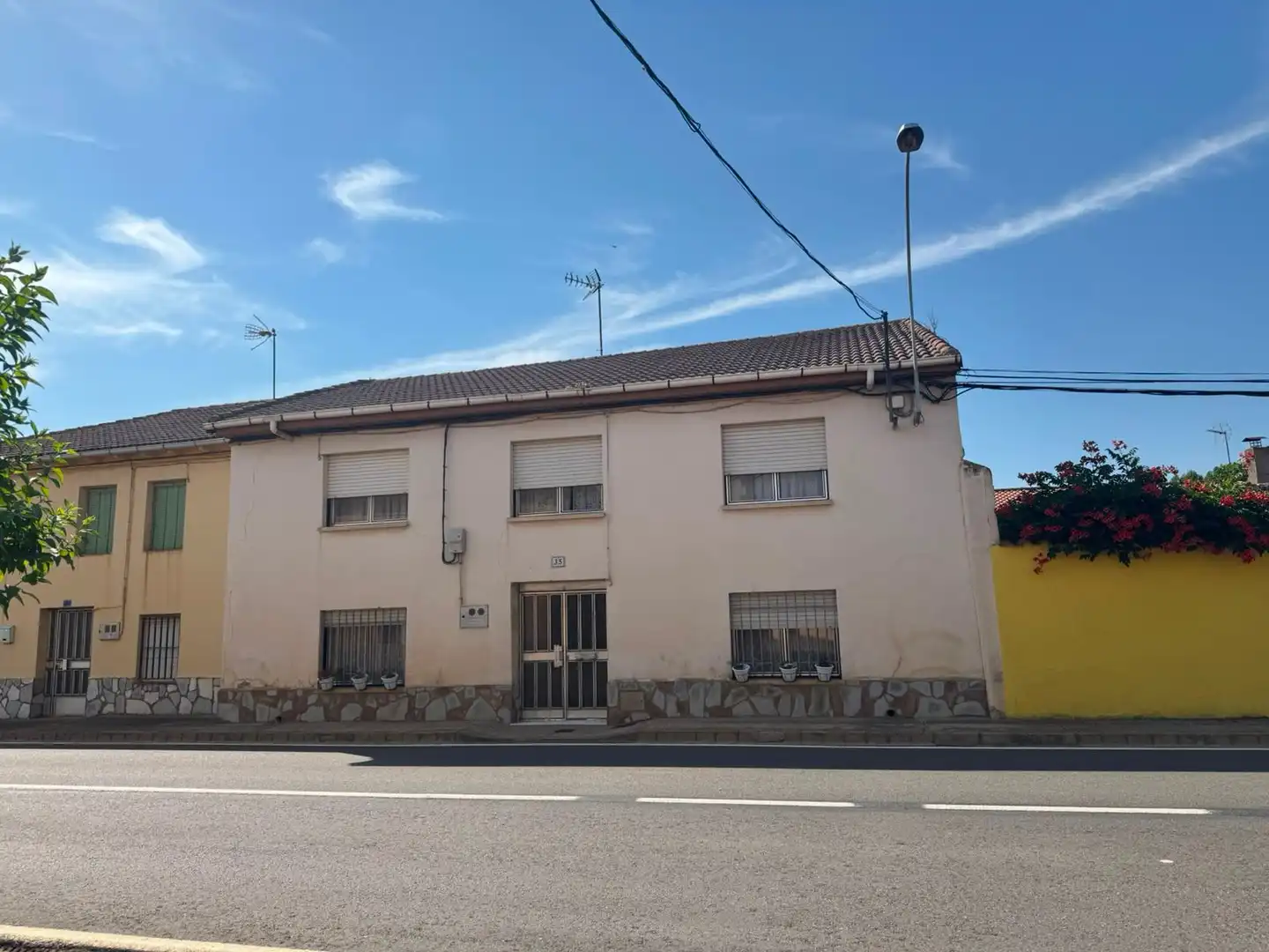 Vista exterior de Casa o chalet en venta en Mansilla de las Mulas con Calefacción, Jardín privado y Amueblado