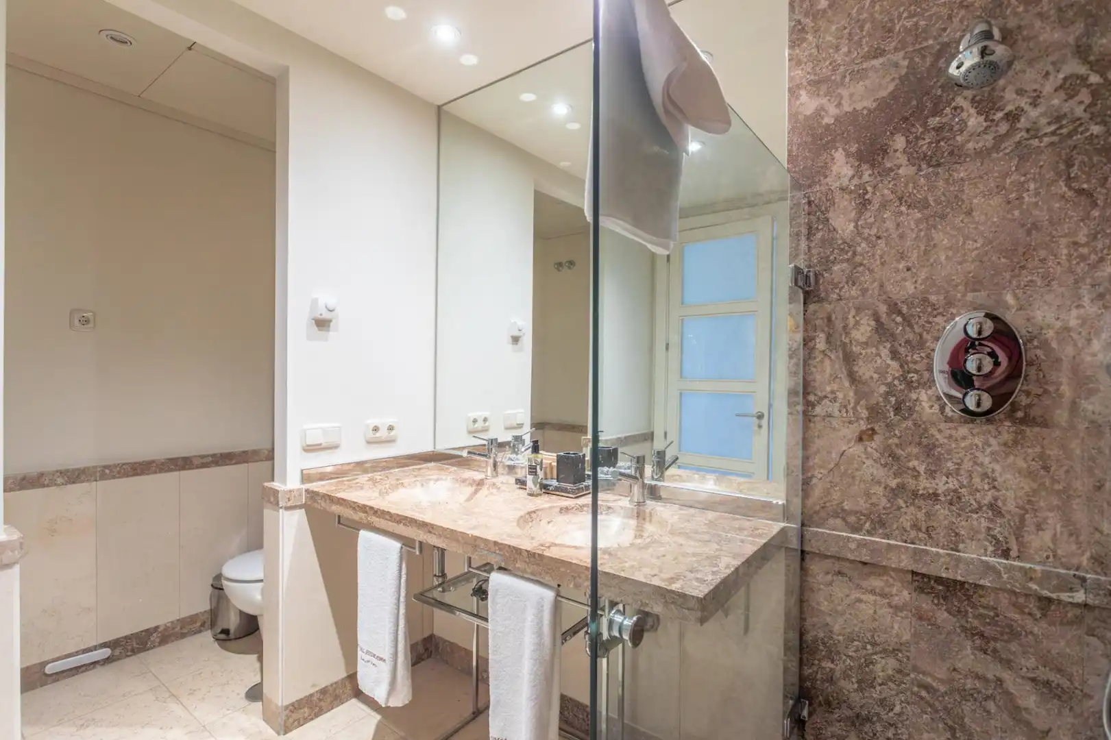 Bany de Apartament en venda en Chiclana de la Frontera amb Jardí privat i Piscina comunitària