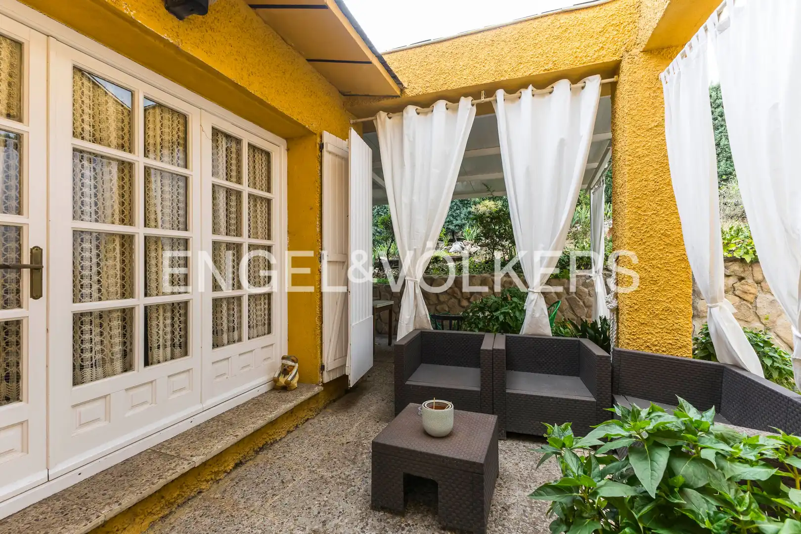 Terrassa de Casa o xalet en venda en Tres Cantos amb Calefacció, Jardí privat i Parquet