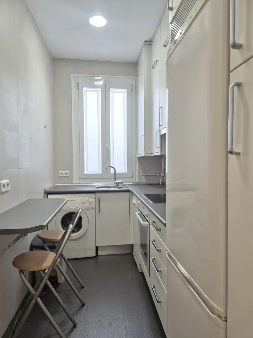 Cocina de Apartamento de alquiler en  Madrid Capital con Aire acondicionado, Calefacción y Parquet
