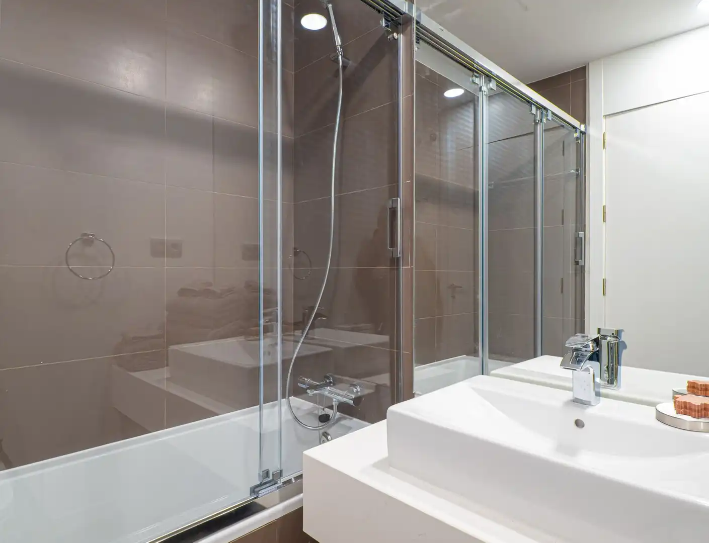 Baño de Ático de alquiler en Estepona con Aire acondicionado, Terraza y Trastero