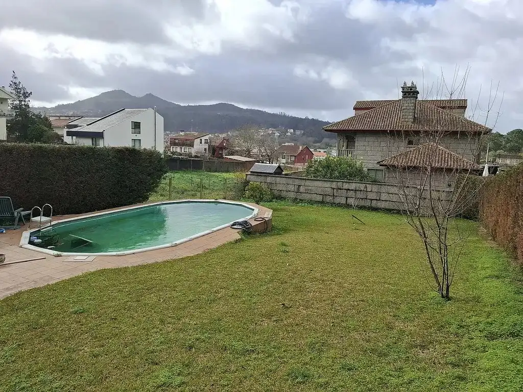 Piscina de Residencial en venda en Vigo 