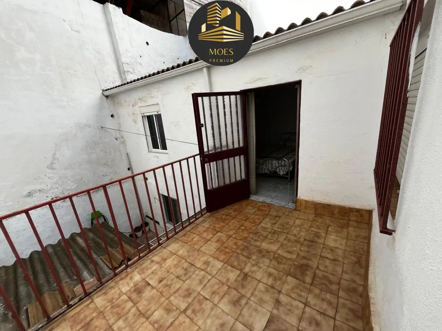 Vista exterior de Casa o xalet en venda en Jaén amb Terrassa i Traster