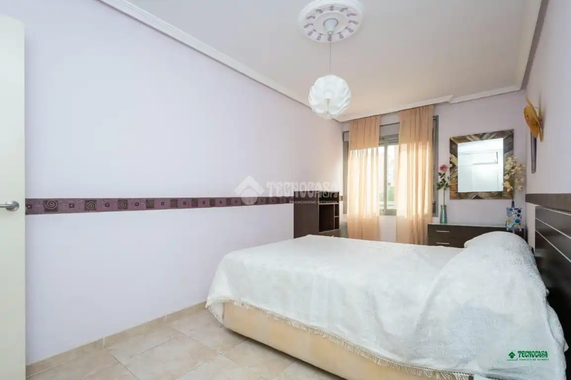 Habitación de Piso en venta en Almería con Amueblado