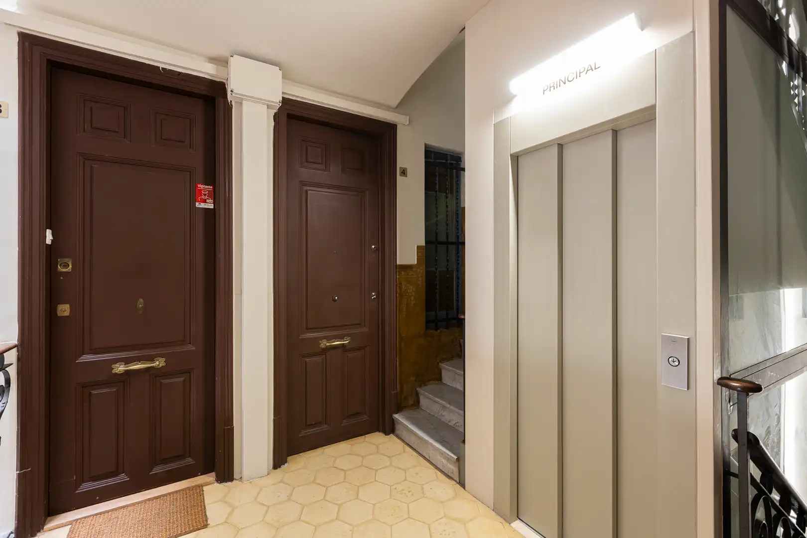 Wohnung zum Verkauf in Barcelona mit Balkon