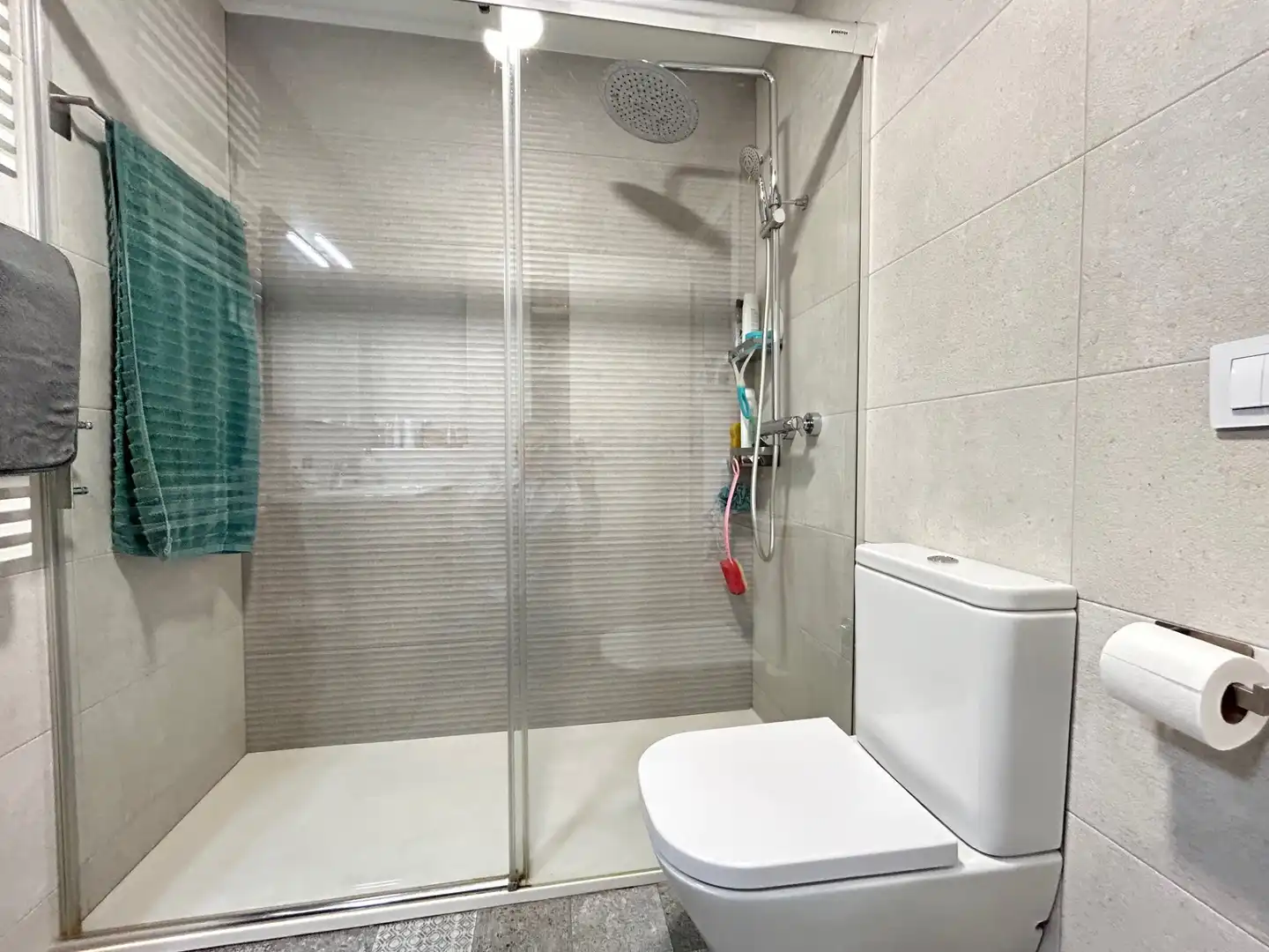 Badezimmer von Maisonette zum Verkauf in Sant Boi de Llobregat mit Klimaanlage, Heizung und Parkett