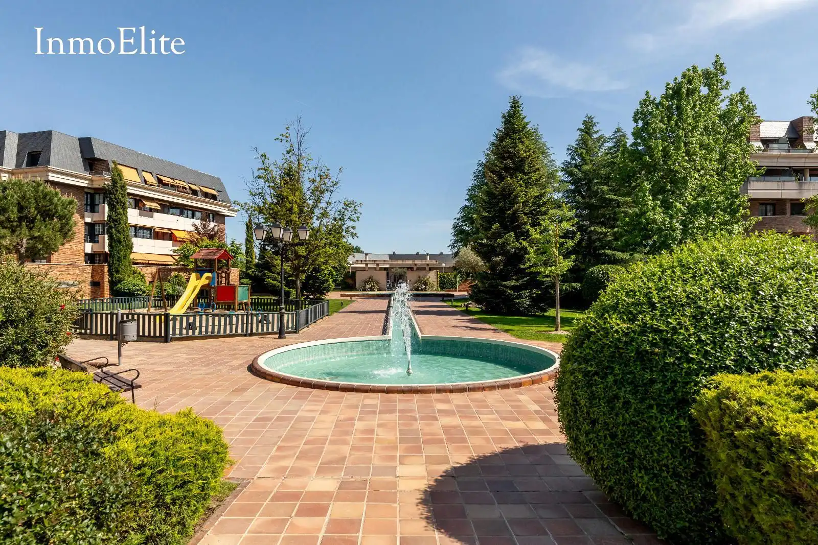 Vista exterior de Planta baixa en venda en Majadahonda amb Calefacció, Jardí privat i Terrassa