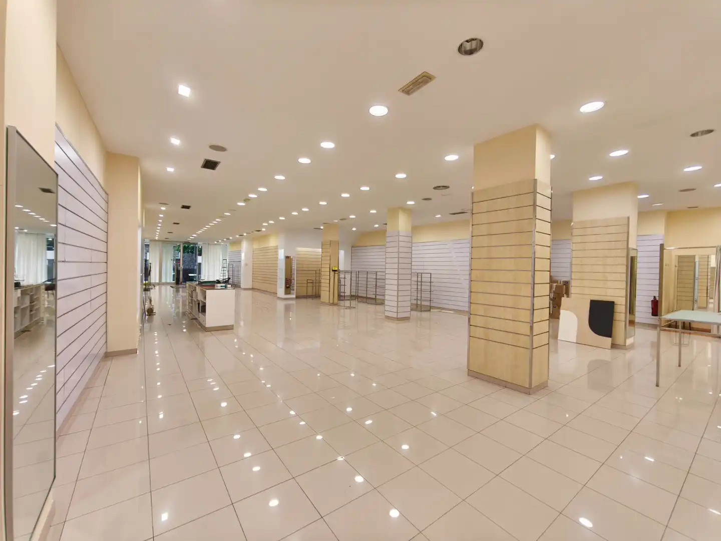 Local comercial de lloguer a Rúa de Frei Rosendo Salvado 6, imagen 4