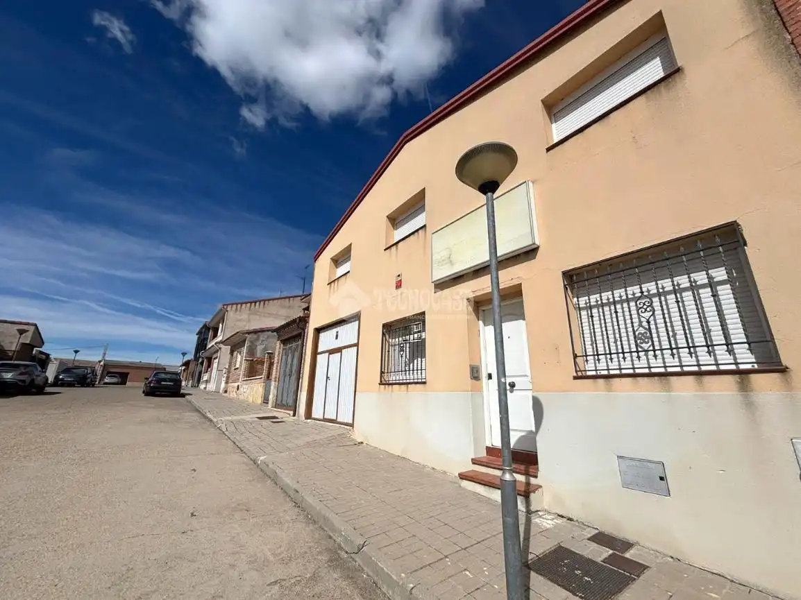 Vista exterior de Local en venda en Villaverde de Medina