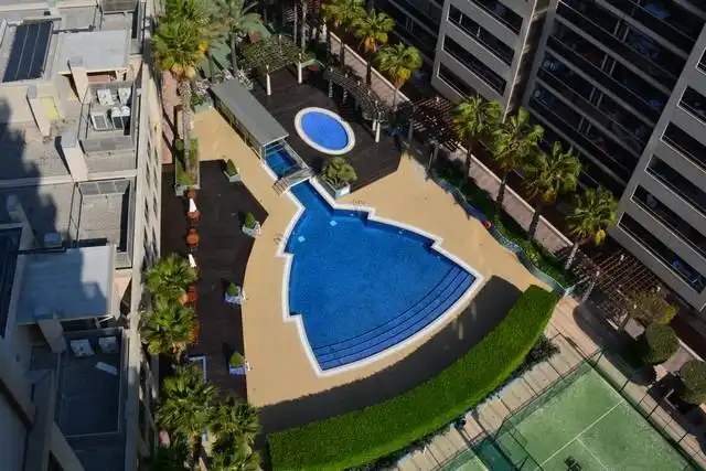 Schwimmbecken von Wohnung zum Verkauf in Barcelona mit Klimaanlage, Heizung und Terrasse