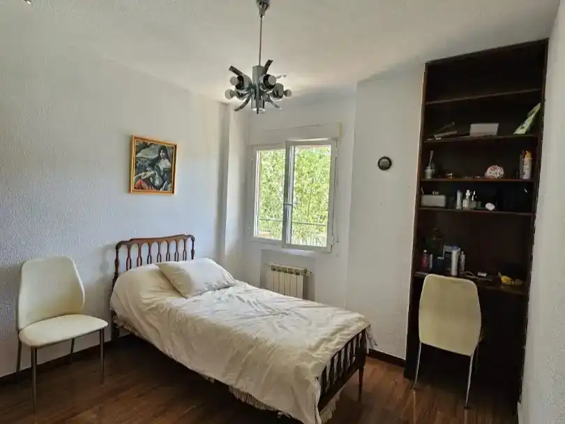 Bedroom of Flat for share in Madrid  with Furnished and Balcony
