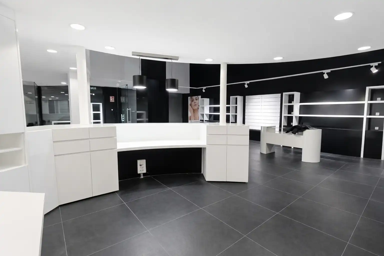 Commercial properties for rent in Reus  with Air Conditioner and Heating