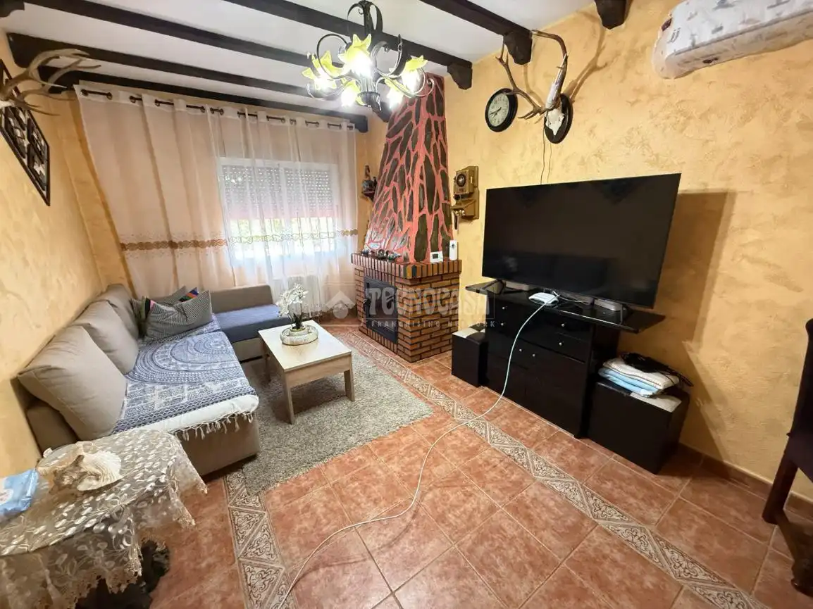 Living room of Houses for sale in Cardiel de los Montes  with Air Conditioner and Heating