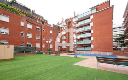 Exterior view of Flat for sale in  Barcelona Capital  with Air Conditioner, Terrace and Swimming Pool