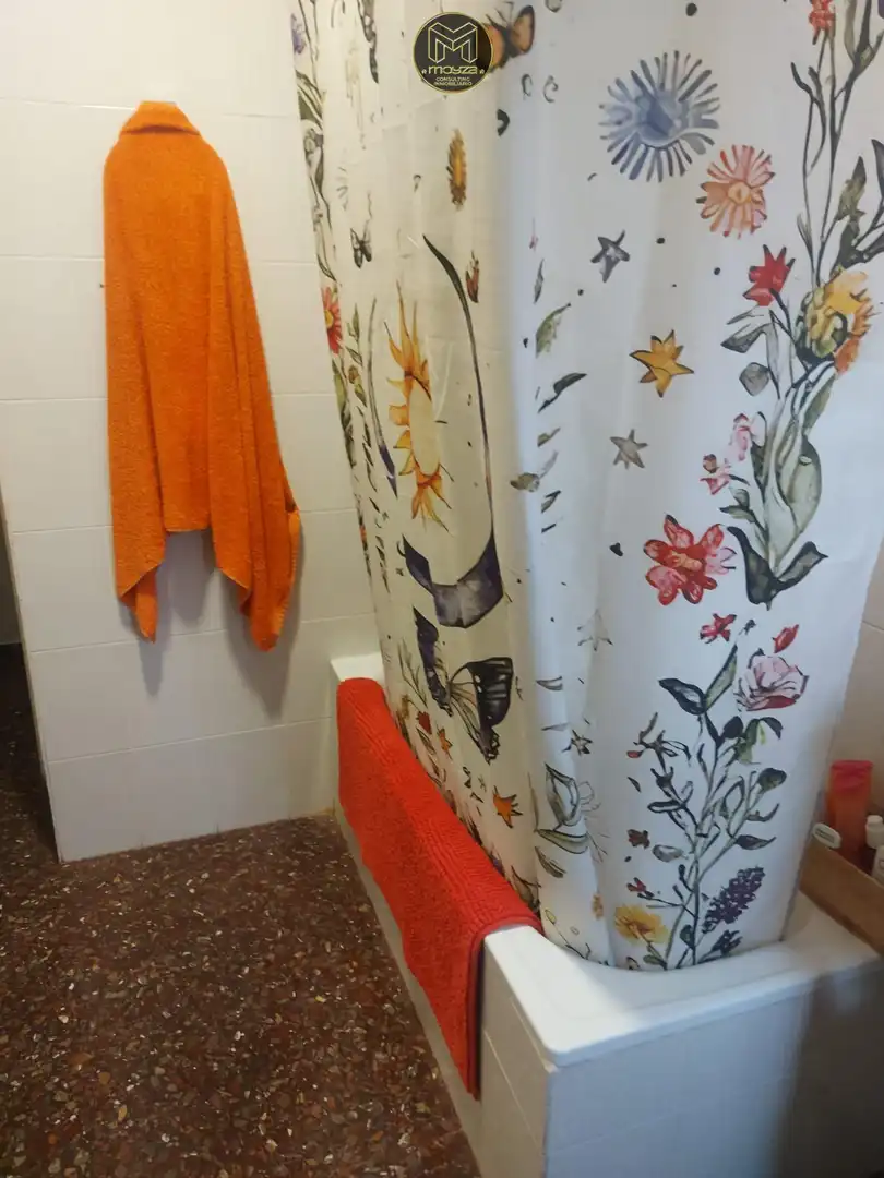 Baño de Piso en venta en La Guardia de Jaén con Aire acondicionado, Terraza y Amueblado