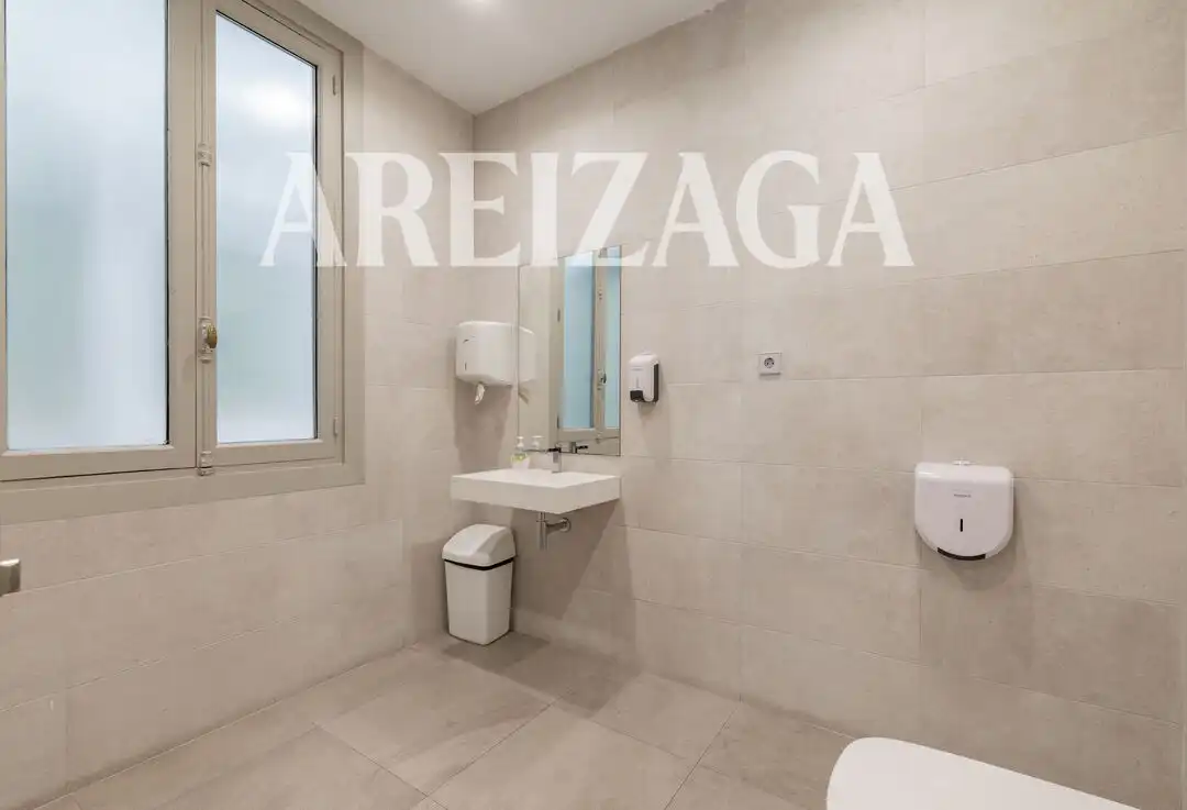 Badezimmer von Büro zur Miete in Donostia - San Sebastián  mit Klimaanlage