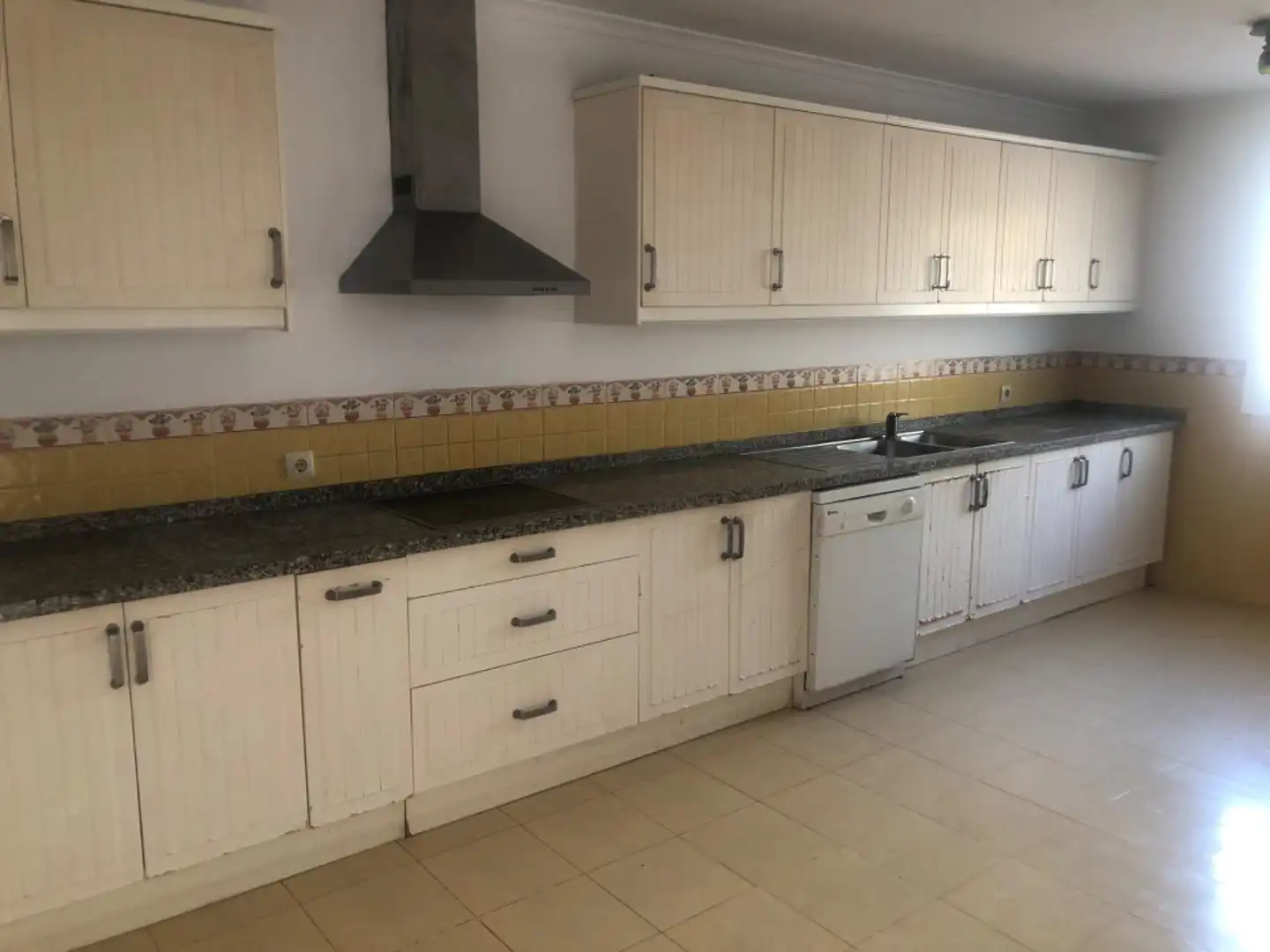 Cocina de Casa adosada en venta en Mijas con Aire acondicionado, Calefacción y Jardín privado