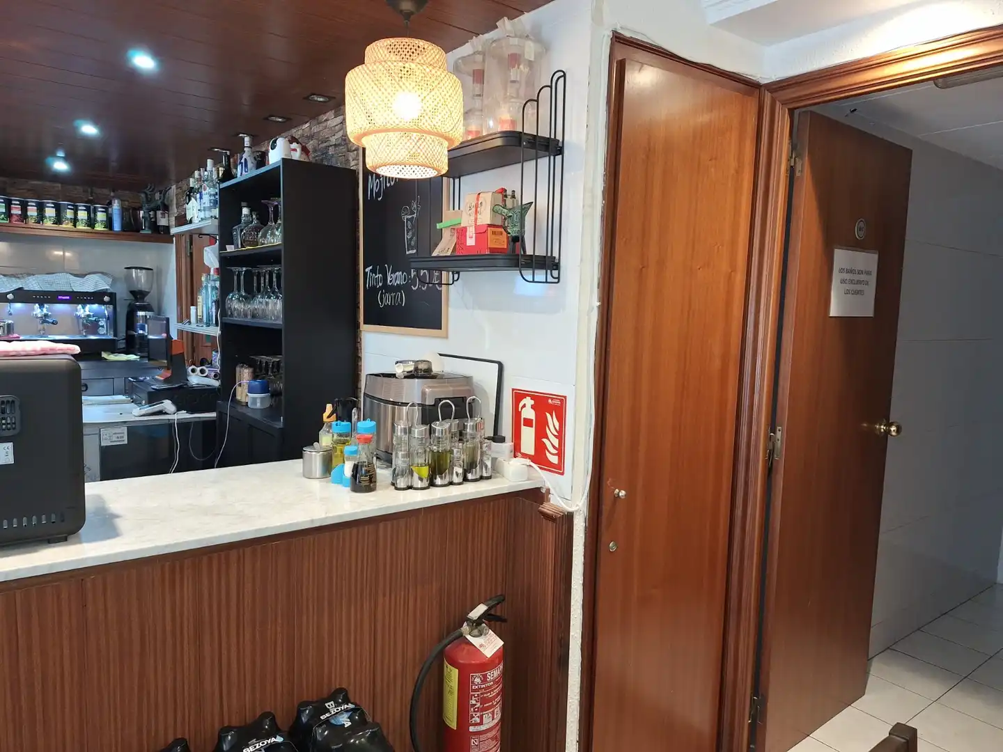 Business premises for transfer in Sants - Montjuïc, imagen 4