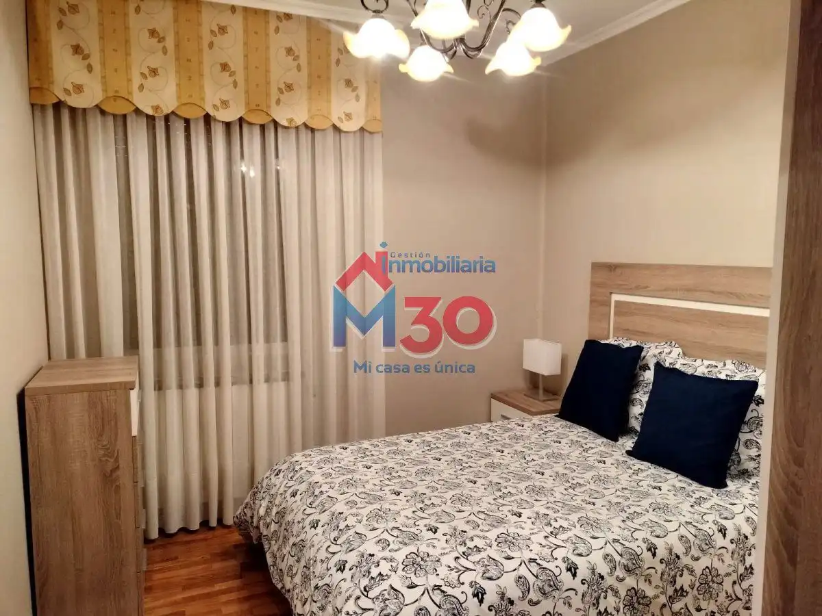 Dormitori de Apartament en venda en Miranda de Ebro amb Calefacció, Parquet i Moblat