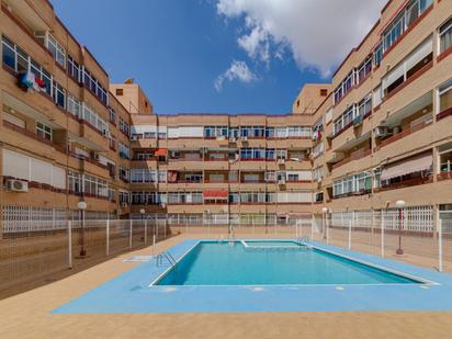 Vista exterior de Apartament en venda en Torrevieja amb Aire condicionat, Terrassa i Piscina