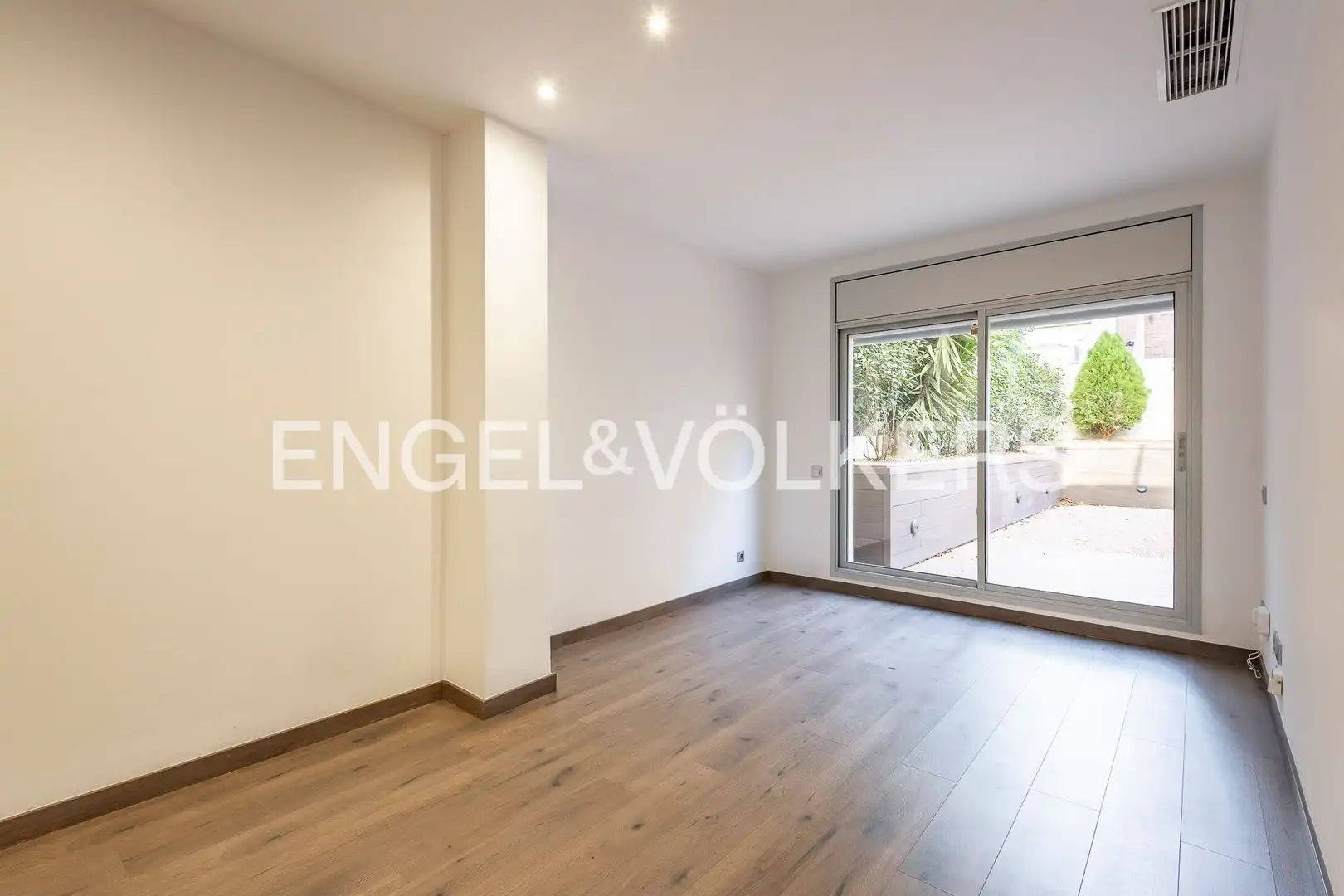 Living room of Apartments for sale in Sant Cugat del Vallès  with Air Conditioner, Heating and Private garden