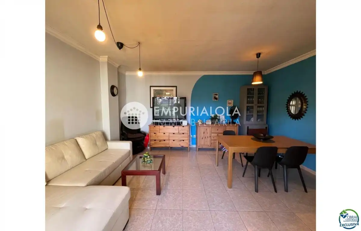 Living room of Apartments for sale in Figueres