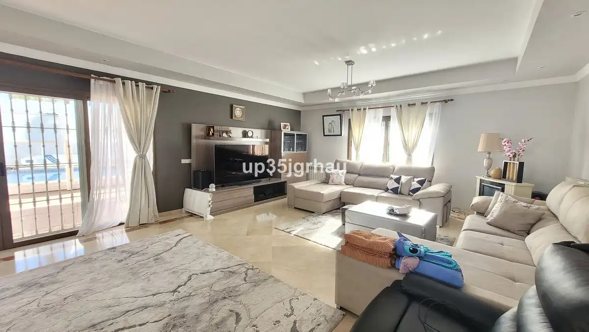 Villa mit Pool zum Verkauf in Avenida Benamara 15, imagen 4