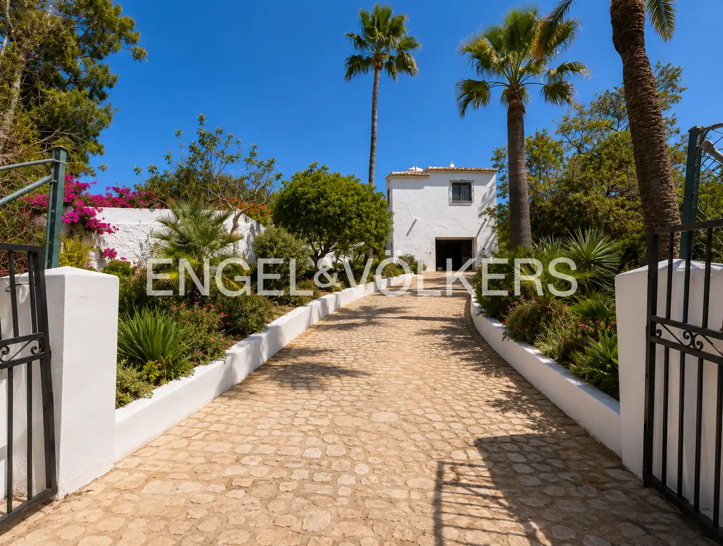 Vista exterior de Casa o xalet en venda en Jávea / Xàbia amb Calefacció i Terrassa