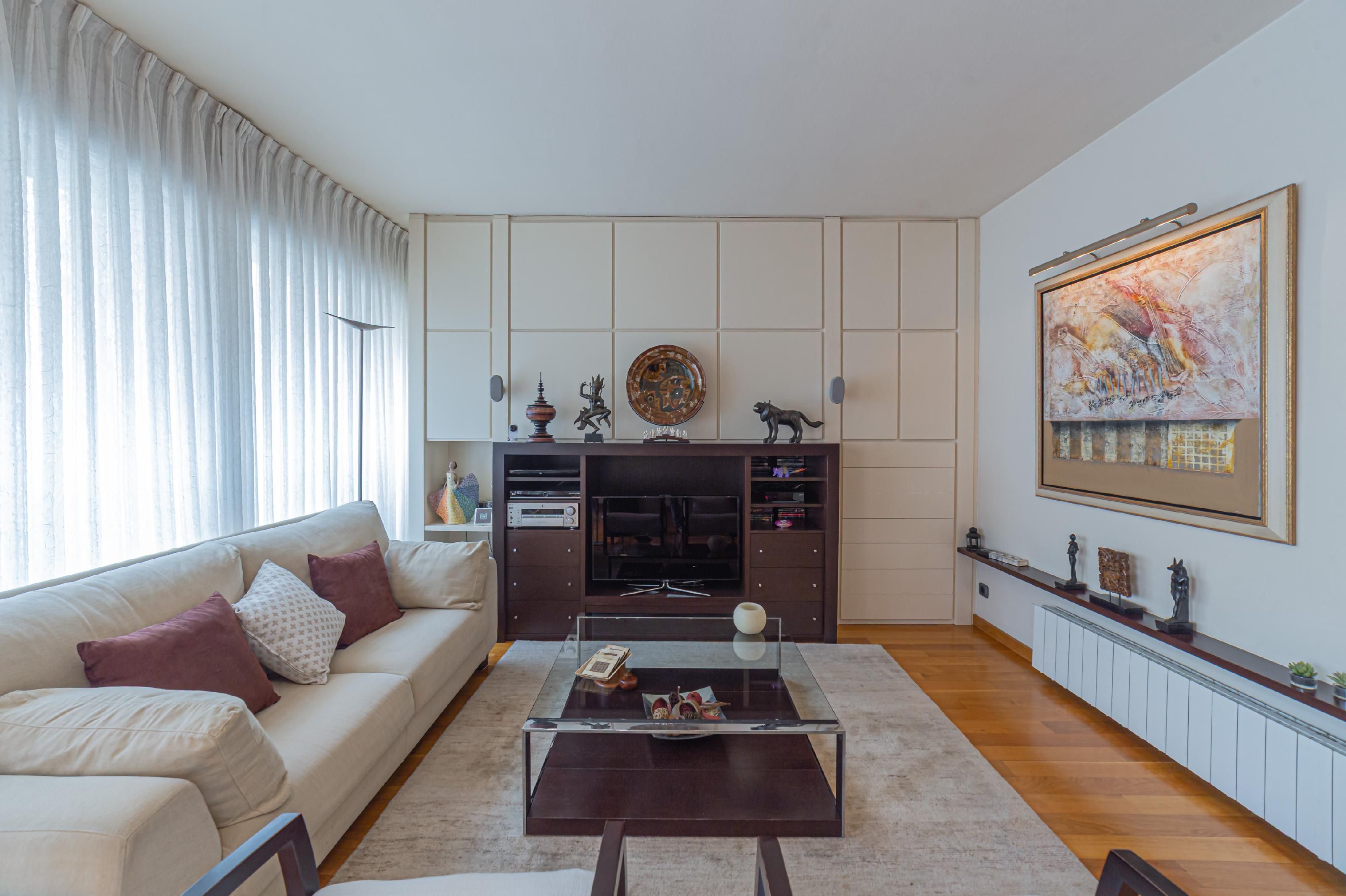 Sala d'estar de Casa o xalet en venda en  Barcelona Capital amb Aire condicionat, Calefacció i Parquet