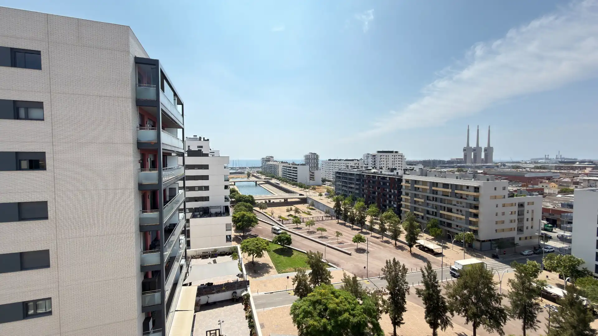 Außenansicht von Wohnung zum Verkauf in Badalona mit Klimaanlage, Heizung und Parkett