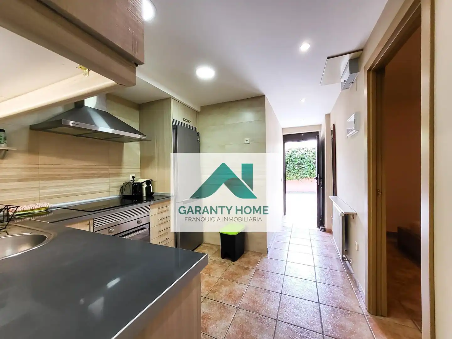 Cocina de Apartamento de alquiler en Boadilla del Monte con Aire acondicionado, Calefacción y Jardín privado