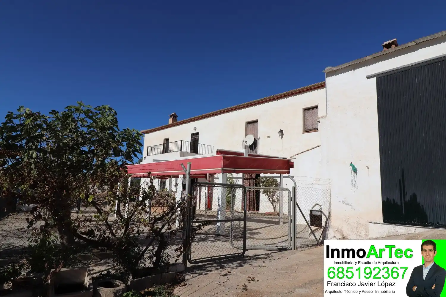 Vista exterior de Finca rústica en venda en Iznalloz amb Jardí privat, Terrassa i Piscina
