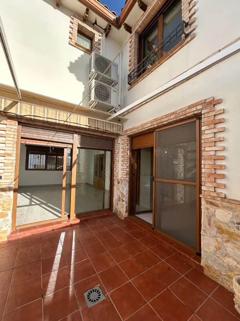 Casa o chalet de alquiler en Corpa con Aire acondicionado, Calefacción y Trastero